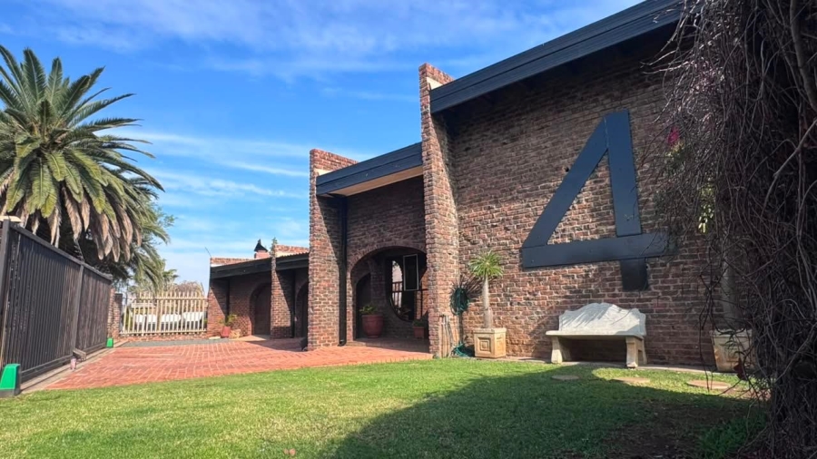 5 Bedroom Property for Sale in Royldene Northern Cape